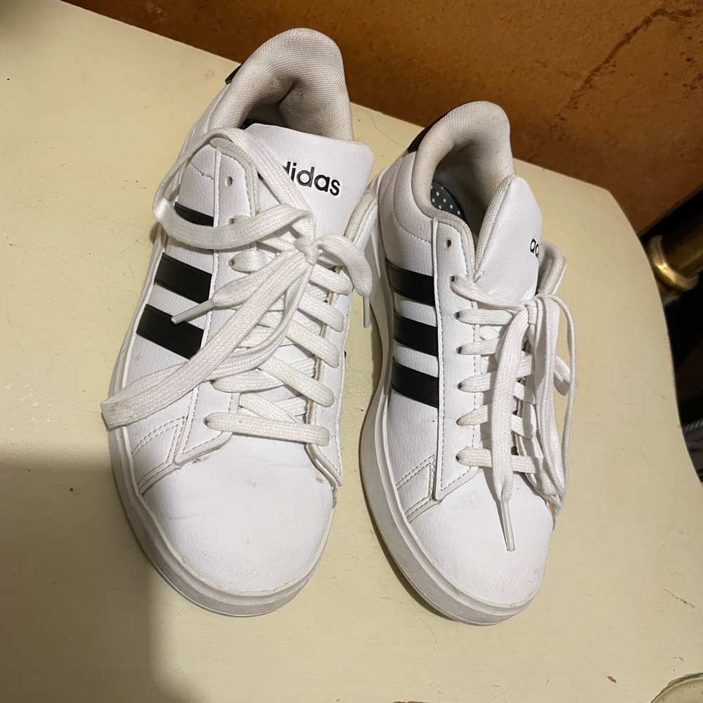 Adidas Women’s Grand Court 2.0 Sneaker